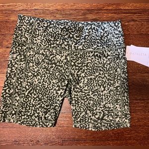 ✨Athleta Camo Biker Shorts✨